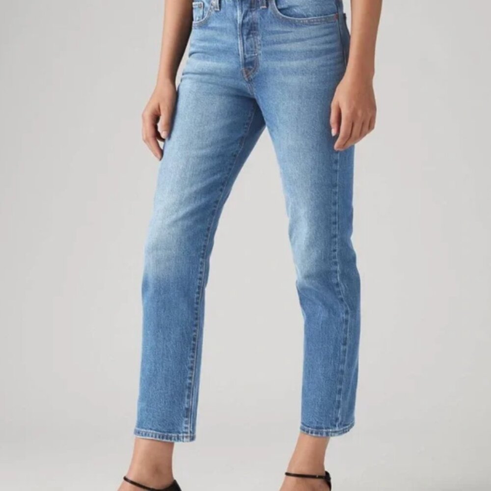 Levi’s wedgie fit, ankle length (26) with stretch